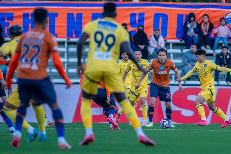 التعاون يخطف فوزًا قاتلًا من الخليج في الدوري السعودي